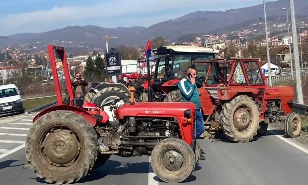 Церовац остаје у блокади, пољопривредници не одустају