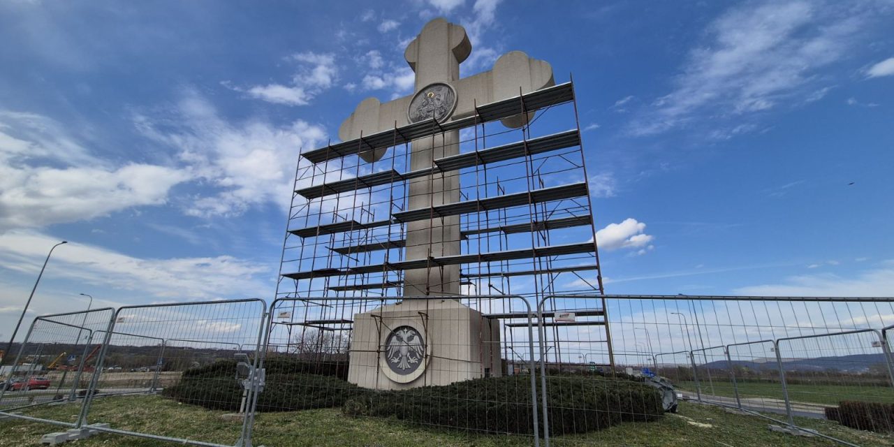 Почели радови на одржавању споменика Ђурђевдански крст у Крагујевцу
