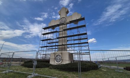 Почели радови на одржавању споменика Ђурђевдански крст у Крагујевцу