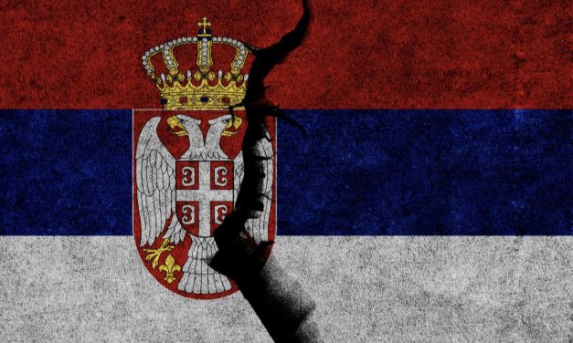 Вучићева лутка као перформанс упитне користи за опозицију